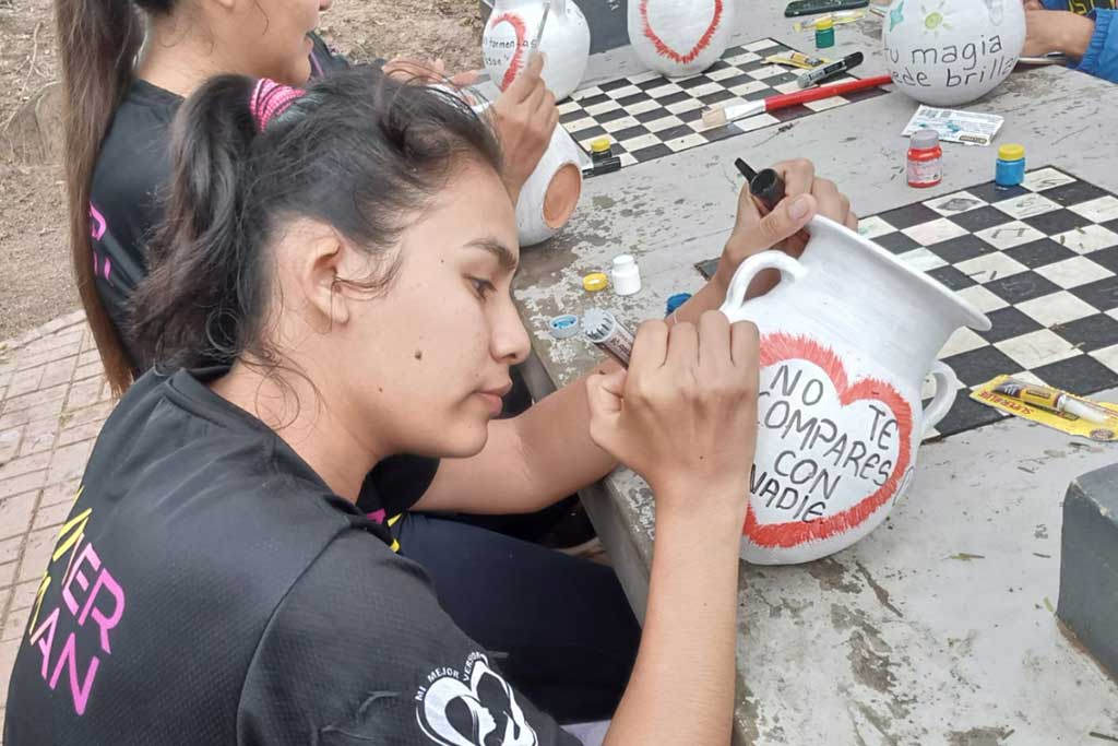 Mujeres construyen su mejor versión en Pailón